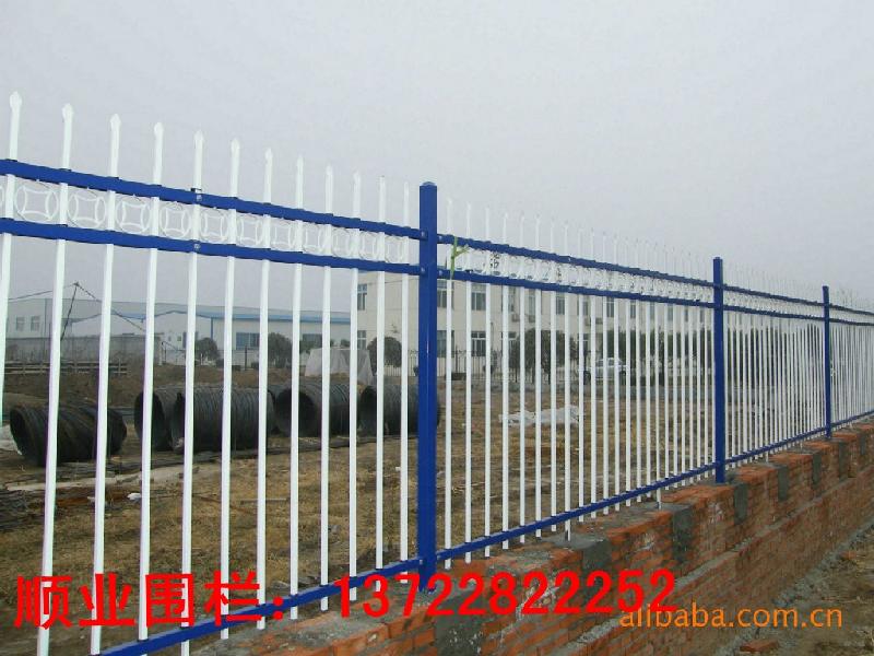 铁艺栅栏锌钢护栏工厂围墙栏杆供应铁艺栅栏锌钢护栏工厂围墙栏杆小区防护栏