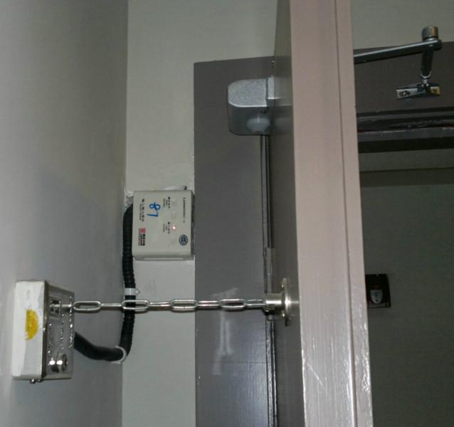 防火门电磁释放器 自动闭门释放器、顺位器、电磁门吸 逃生锁 闭门器