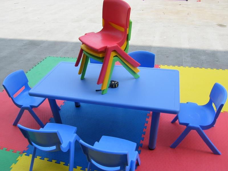 幼儿园课桌，塑料长方桌，儿童桌椅，幼儿学习桌，塑料椅，升降课桌