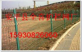河北防护双边丝护栏网生产厂家批发