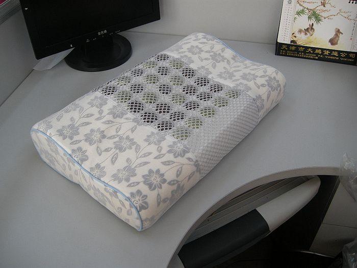 供应厂家批发托玛琳三宝能量枕磁疗保健枕远红外磁疗枕茶叶枕