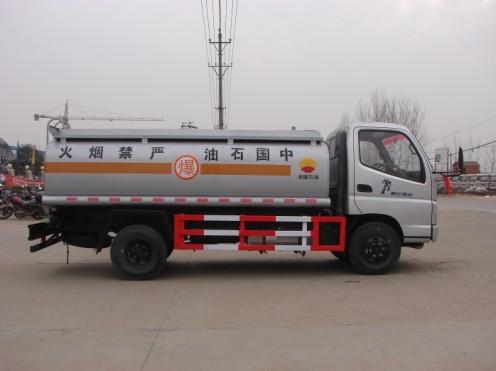 油罐车主用于石油化工部门各种油料的运输