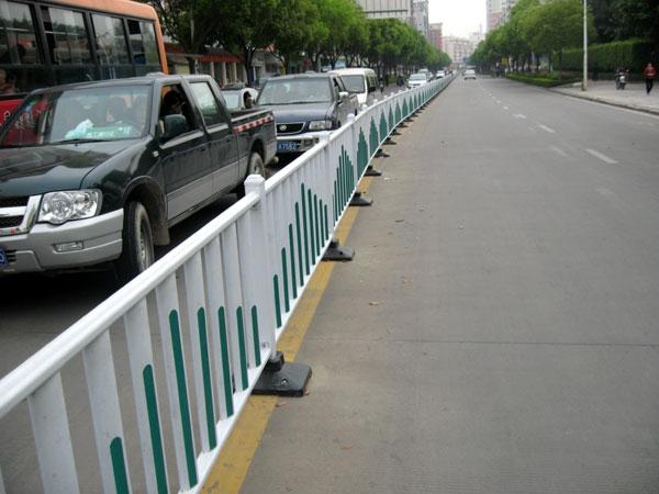 贵州道路护栏/市政道路隔离网/京式护栏--贵阳瑞隆金属制品图片
