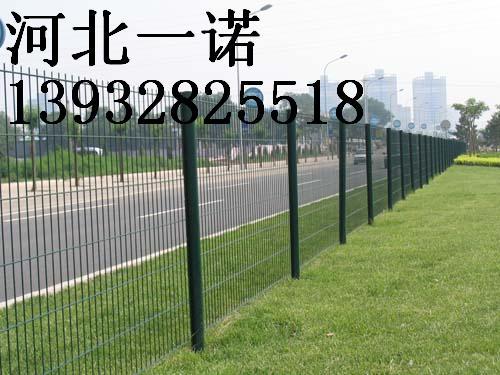 供应天津公路护栏网镀锌钢丝网建筑用网图片