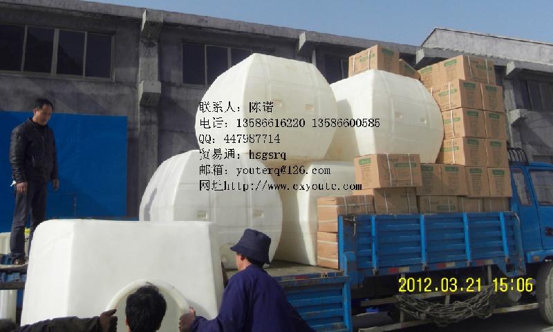供应2立方卧式塑料水箱厂家，2吨卧式PE水箱，2吨化工储罐，友特容器