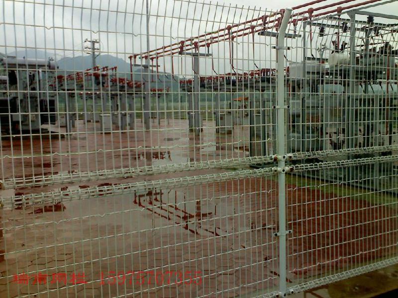 大型游乐场安全防护网供应大型游乐场安全防护网隔离栅围网