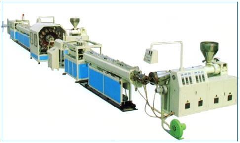 青岛华亚塑料机械供应新型PVC纤维增强软管生产线设备图片