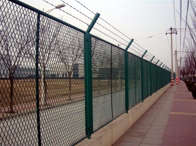 供应钢板网护栏