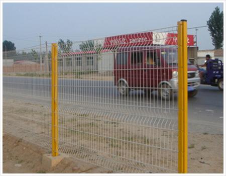 供应三角护栏网，欧式护栏网，折弯护栏网