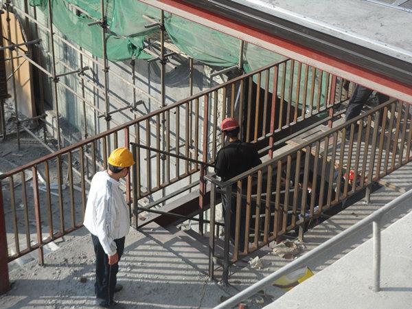 深圳楼梯扶手制作，钢结构阁楼安装，防护栏网架焊接