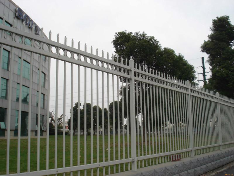 泉州护栏房地产护栏塑钢锌合金护栏批发
