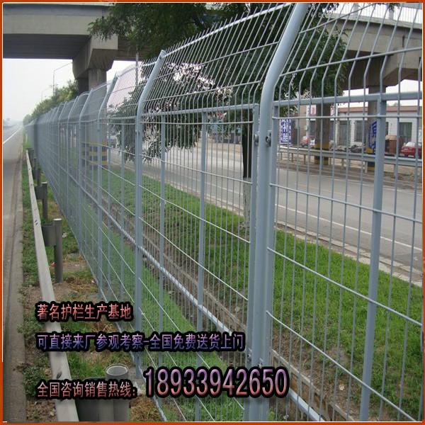 供应优质铁路护栏网厂家/广州公路护栏网/铁路防护网安装规格