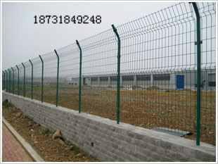 北京道路隔离栅　北京机场隔离栅价格　四川铁路围栏网厂家