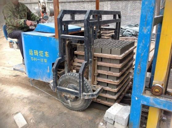 供应全自动水泥制砖机砌块砖机的特点