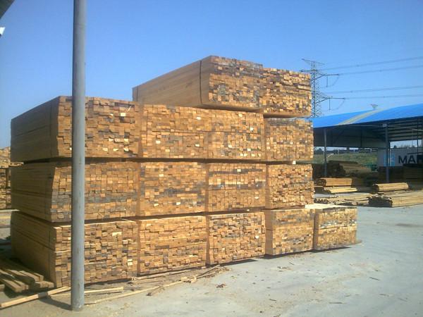 建筑工地用的铁杉木方大量批发,厂家直销,木方价格最低图片