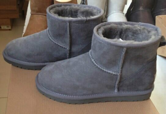 供应出口羊皮毛一体雪地靴 灰色水钻低筒雪地靴 保暖靴大量批发