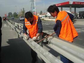 供应高速公路波形护栏板施工中的注意事项