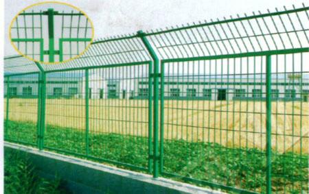 供应绿化带护栏网,钢网护栏网多少钱一米