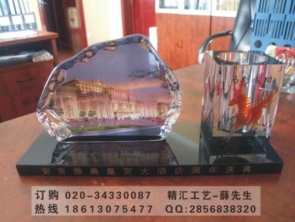 供应广州银行成立仪式纪念品，酒店开业庆典礼品，广州木质台历，水晶摆件