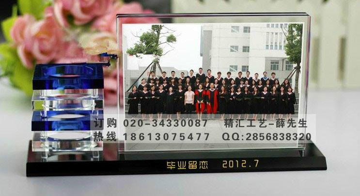 郑州同学会水晶礼品供应商，郑州毕业班同学合影留念水晶纪念品采购。商机