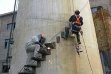 砖烟囱安装爬梯专业公司