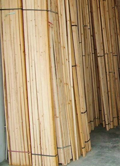 自然宽木板、方条 松木实木自然板批发