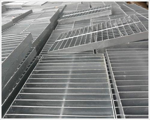供应昆明楼梯踏步板昆明钢结构平台板昆明钢格板厂