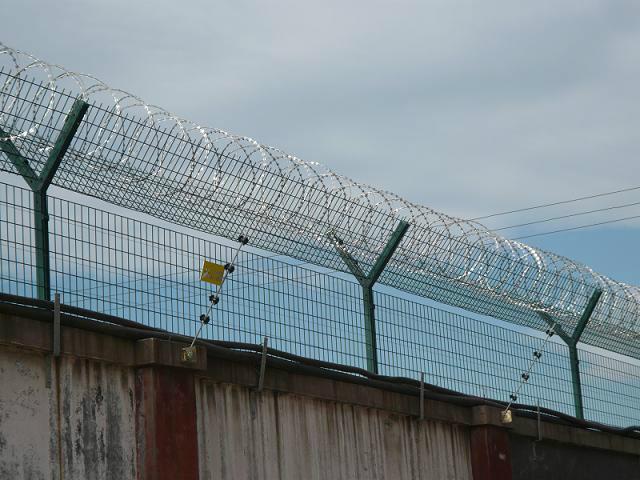 供应特俗护栏网，监狱护栏网，机场护栏网，军事基地护栏网