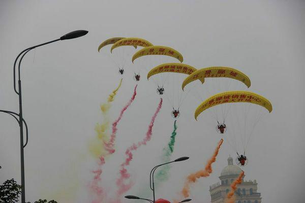 重庆滑翔机特色重庆滑翔机广告出租图片