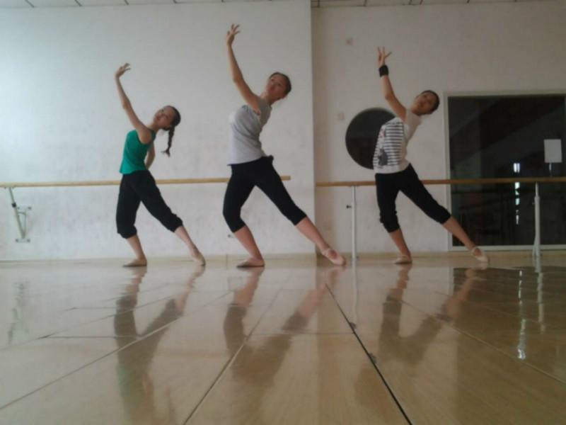 供应您的孩子有正确的进行芭蕾训练吗