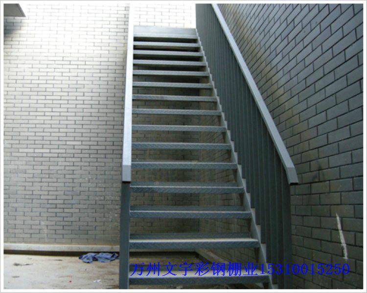 供应重庆铁楼梯制作、万州楼顶活动板房、建筑栏杆、彩钢蓬棚、卷闸门维修图片