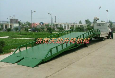 供应江苏江阴市移动式装卸平台/液压登车桥图片