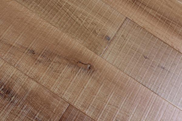 供应橡木-欧橡锯齿实木多层地板厂家