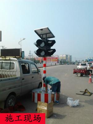供应成都太阳能移动红绿灯，300单色箭头灯交通信号灯厂家