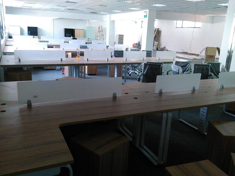 供应广州中高档组合办公桌生产厂家，广州中高档组合办公桌哪里可定做尺寸
