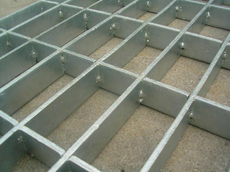 供应重型钢格板价格广西柳州兴业筛网供应重型钢格板图片