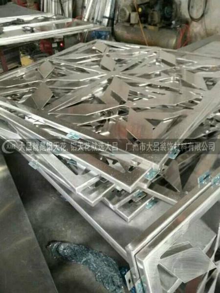 供应广州雕花冲孔铝单板价格图片