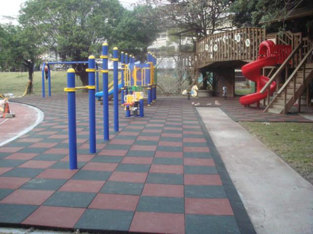 供应用于防滑|环保的幼儿园橡胶地砖，安全橡胶地垫批发