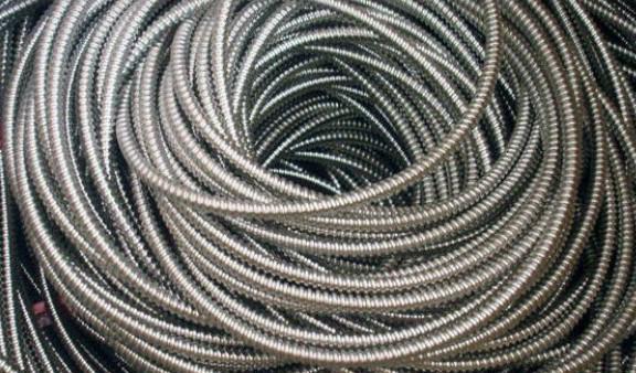 福莱通电线电缆保护软管供应福莱通电线电缆保护软管，西安金属护线软管，电缆护套，包塑护线软管