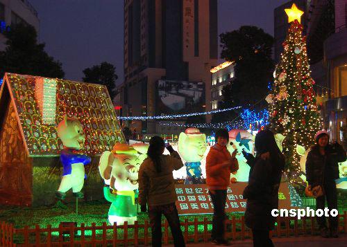 供应上海大型圣诞树公司，大型圣诞装饰公司，大型圣诞布景公司