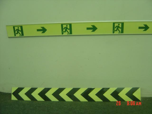 供应夜光PVC疏散指示条，消防紧急疏散指示标志，安全出口标识牌