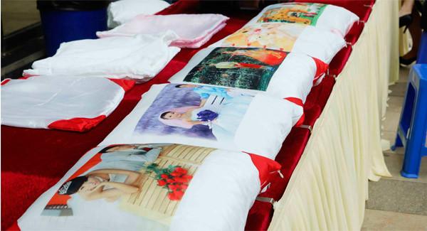 供应个性抱枕DIY活动温情呈上 贵阳现场活动抱枕印照片
