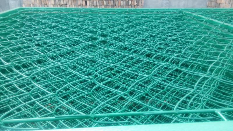 供应斜方护栏网、钢板网护栏网、喷漆护栏网生产厂家。