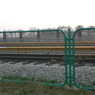 供应四川铁路护栏网哪里最好，四川铁路护栏网哪里最便宜，金属丝网