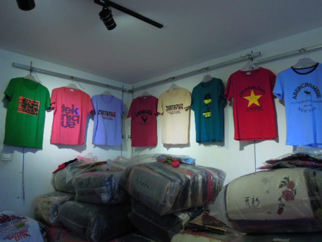 北京市外贸尾货服装库房男装T恤低价热销厂家