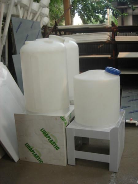 供应乌海水处理水箱塑料/塑料容器批发价钱