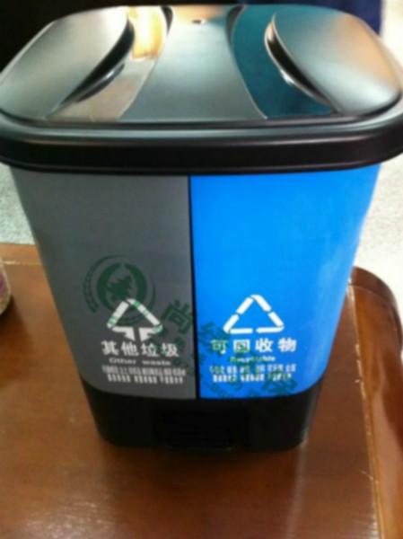 2015新款塑料垃圾桶批发