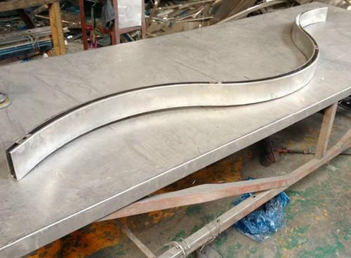 供应商场波浪型铝方通-波浪型铝方通厂家定制