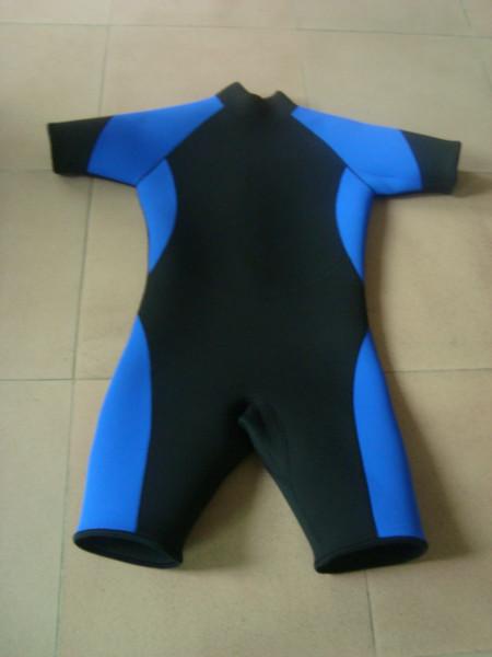 供应儿童冲浪衣厂家供应SBR橡胶冲浪衣多款儿童冲浪衣可订做