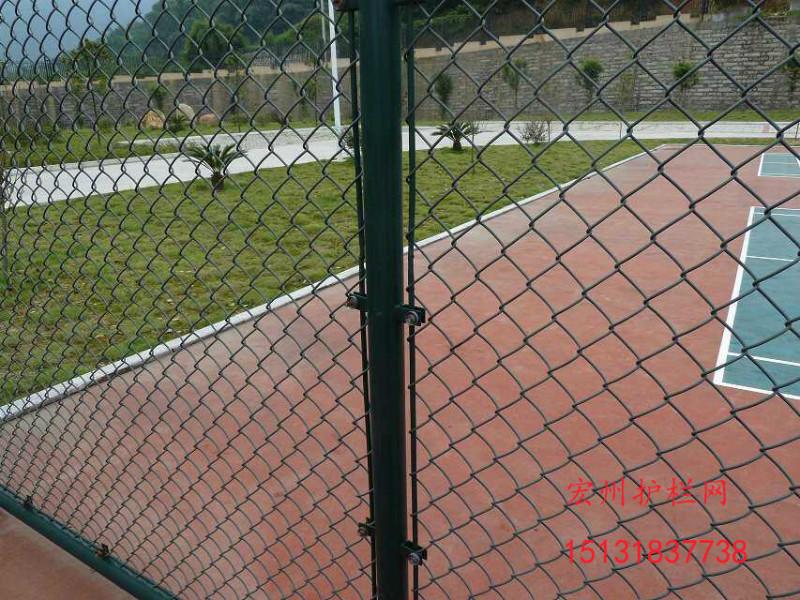 供应青岛网球围栏网体育场围栏网篮球场围栏网图片